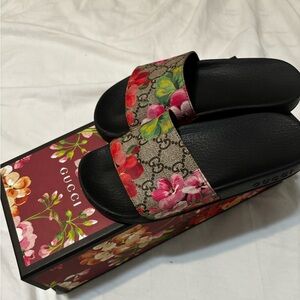 Gucci slides women